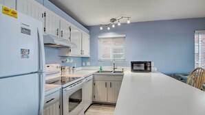 Microwave, oven, stovetop, dishwasher - Renovated Bayfront Escape w/ Picturesque View (Ocean City)