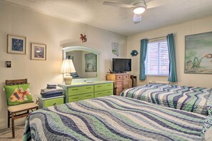 2 bedrooms, laptop workspace, iron/ironing board, free cots/infant beds - Renovated Bayfront Escape w/ Picturesque View (Ocean City)