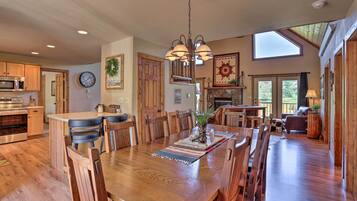 House (4 Bedrooms) | Interior
