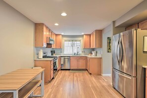 Apartment (3 Bedrooms) | Interior - Pet-friendly Seattle Townhome < 1 Mile to Lake! (Seattle)