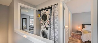 Pet-friendly Seattle Townhome < 1 Mile to Lake!