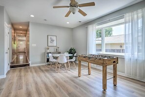 Interior - Idyllic Pasadena Retreat With Garden + Hot Tub! (Pasadena)