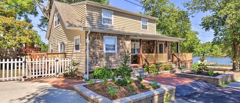 House (3 Bedrooms) | Exterior