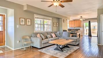 House (3 Bedrooms) | Interior