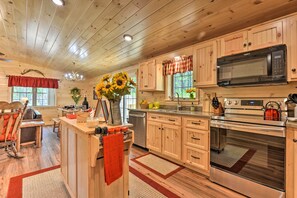 House (2 Bedrooms) | Interior