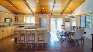 บ้านพัก (4 Bedrooms) | ภายใน