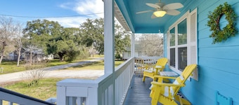 Galloping Seahorse Seabrook Home ~ 4 Mi to Nasa!