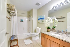 House (3 Bedrooms) | Interior - Galloping Seahorse Seabrook Home ~ 4 Mi to Nasa! (Seabrook)