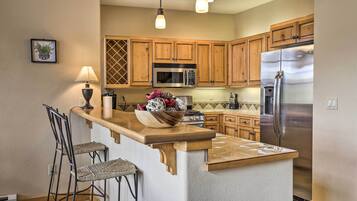 ุงูู
ูุดุฃุฉ ู
ู ุงูุฏุงุฎู