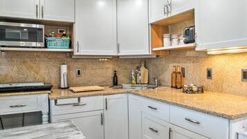 Apartment (0 Bedroom) | Interior