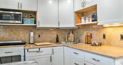 Walk to Beach: Bright & Cozy Cape Cod Studio!