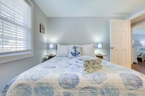 Interior - Families Welcome! Home 2 Mi to Craigville Beach (Hyannis)