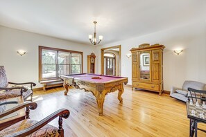 House (6 Bedrooms) | Interior