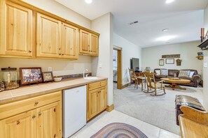 House (6 Bedrooms) | Interior