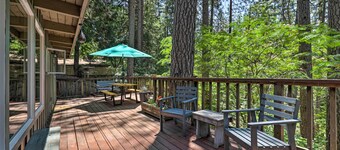 Loch Lomond Cabin w/ Hot Tub, Near Wineries!