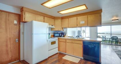 Smith River Vintage Cabin: Oceanfront Deck + Views