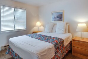 Interior - Smith River Vintage Cabin: Oceanfront Deck + Views (Smith River)