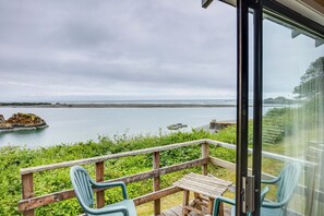 Interior - Smith River Vintage Cabin: Oceanfront Deck + Views (Smith River)