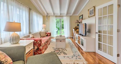 Charming Hyannis Cottage: 1 Mi to Beach!