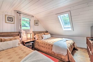 House (2 Bedrooms) | Interior - Cozy Cape Cod Carriage House ~ 1 Mi to Beach (Centerville)