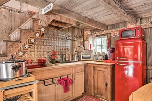 House (2 Bedrooms) | Interior - Cozy Cape Cod Carriage House ~ 1 Mi to Beach (Centerville)