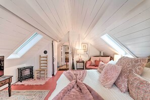 Interior - Cozy Cape Cod Carriage House ~ 1 Mi to Beach (Centerville)