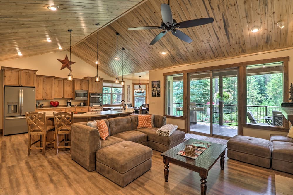 Bigfork Modern Living - Pet & Family Friendly! - Kelly Island, MT