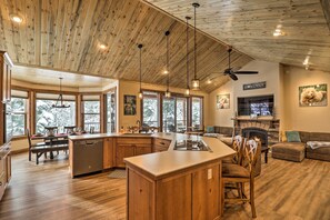 House (3 Bedrooms) | Interior