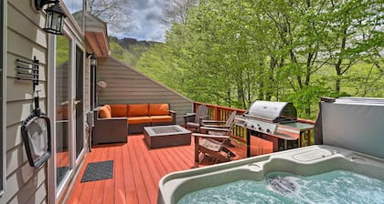 Family-friendly Hancock Home: Walk to Slopes!