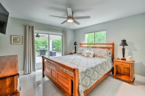 Apartment (2 Bedrooms) | 2 bedrooms, iron/ironing board, bed sheets - Pet-friendly Naples Condo Near Marco Island Beach! (Naples)