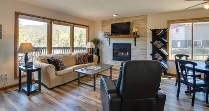 Fireplace & Mtn Views: Estes Park Home w/ Deck!
