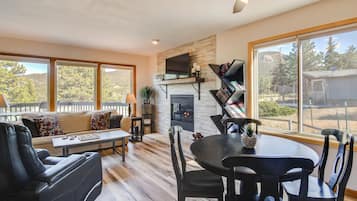 Apartment (2 Bedrooms) | Front of property