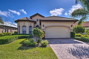 Villa (3 Bedrooms) | Interior - Lavish Naples Resort Villa: Private Pool & Hot Tub (Naples)