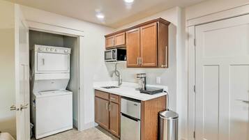 Apartment (0 Bedroom) | Interior