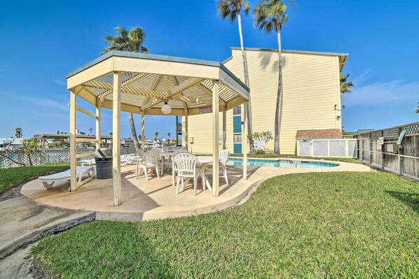 Interior - Waterfront Luxury House: Dock, Fire Pit & Fishing (Corpus Christi)