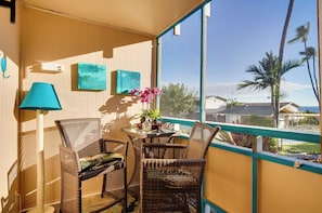 Interior - Sunny Central Condo: Lanai & Community Pool Access (Kailua-Kona)