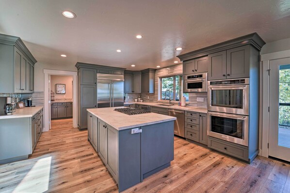 House (4 Bedrooms) | Interior