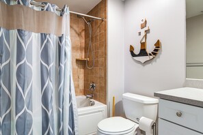 Apartment (3 Bedrooms) | Interior - Steps to Bay! 4th-floor Ocean City Inlet Escape (Ocean City)