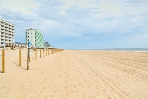 Beach - Central Ocean City Getaway Next to Jolly Roger! (Ocean City)