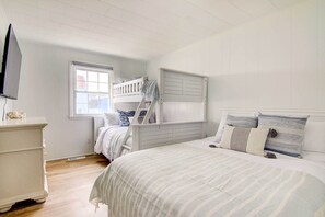 3 bedrooms, bed sheets - Central Ocean City Getaway Next to Jolly Roger! (Ocean City)