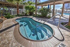 Apartment (1 Bedroom) | Interior - Beachside Condo w/ Pool & Hot Tub in Galveston! (Galveston)