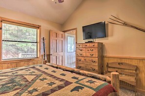 House (3 Bedrooms) | Interior - Smoky Mountain Retreat w/ Hot Tub, Arcade Games (Sevierville)