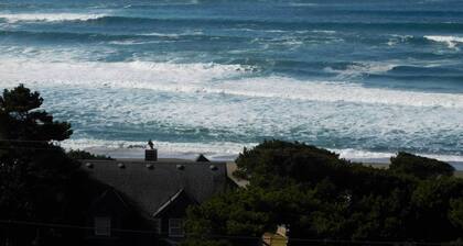 Ocean-view Lincoln City Retreat w/ 3 Viewing Decks
