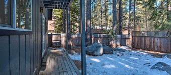 距離天合滑雪度假村 7 英里: 舒適的太浩小屋