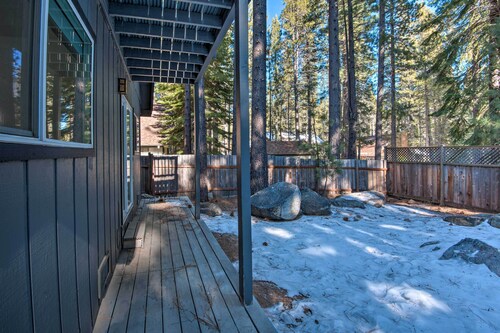 7 Mi to Heavenly Ski Resort: Cozy Tahoe Cabin