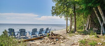 Sturgeon Bay Hideaway w/ Direct Water Access!