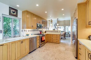 Interior - 067098 Chic 3 BR Condo w/ Mtn & Golf Course Views (La Quinta)