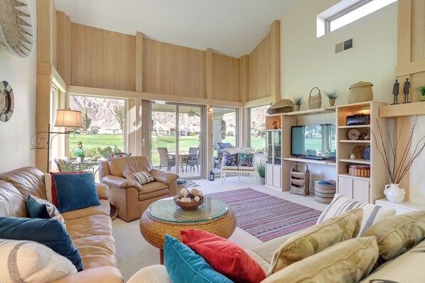 Interior - 067098 Chic 3 BR Condo w/ Mtn & Golf Course Views (La Quinta)