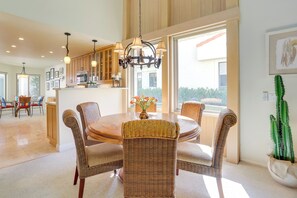 Interior - 067098 Chic 3 BR Condo w/ Mtn & Golf Course Views (La Quinta)