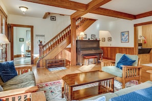 House (5 Bedrooms) | Interior - Spacious Home on Bear Camp River in Tamworth! (Tamworth)